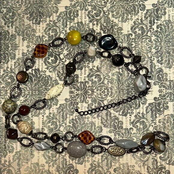 Elegant Multicolor Beaded Necklace - Picture 1 of 4